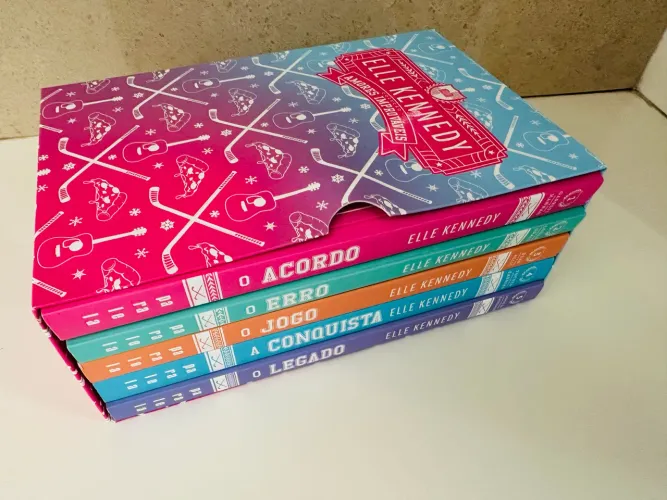 Box Livros Amores Improváveis Off Campus livro