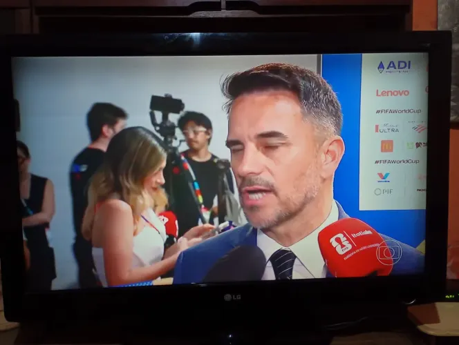 Televisão LG 42 Com conversor e antena digital 