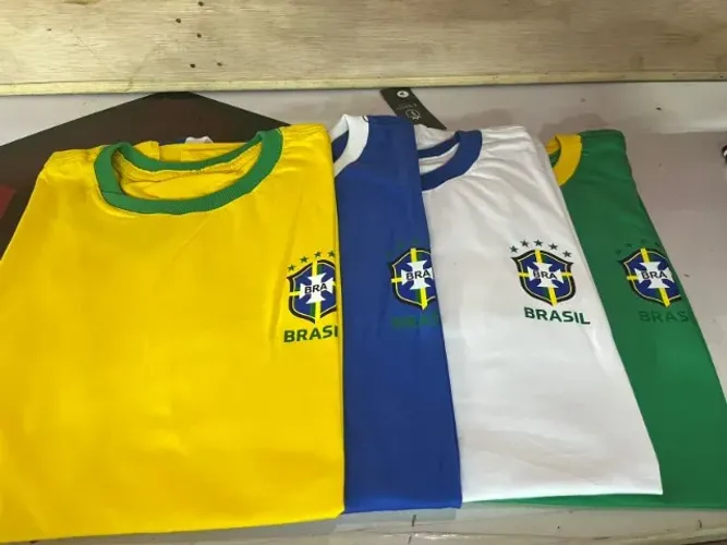 Lote com 10 camisetas do Brasil