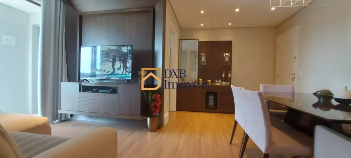 Apartamento mobiliado com 3/2 quartos (3º quarto convertido em Closet), 2 vagas e Condomín