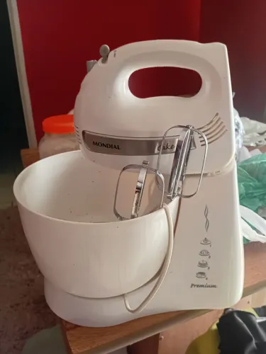 Vendo batedeira e armário de cozinha