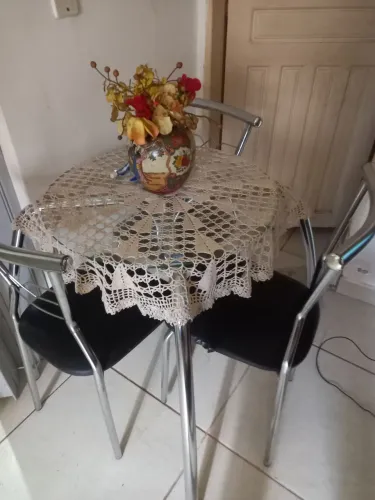 Mesa com 3 cadeiras
