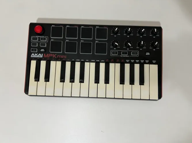 Teclado Midi Akai MPK Mini 25 teclas