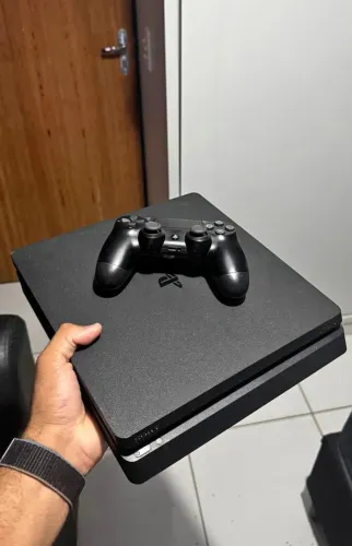 PLAYSTATION 4