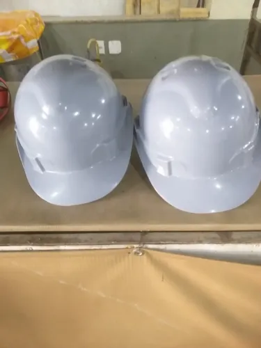 CAPACETES E CINTOS PARA CONSTRUÇÃO CIVIL