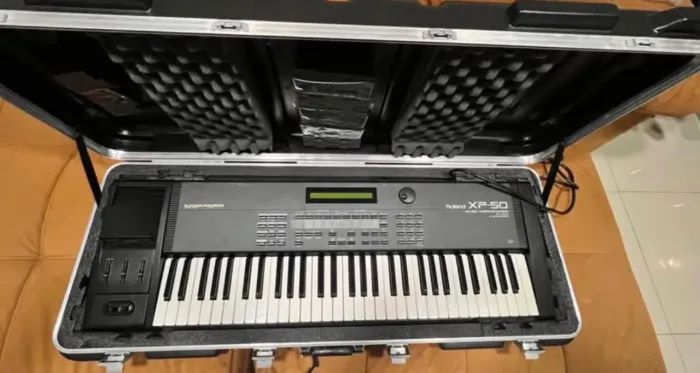 Teclado Roland XP50 relíquia