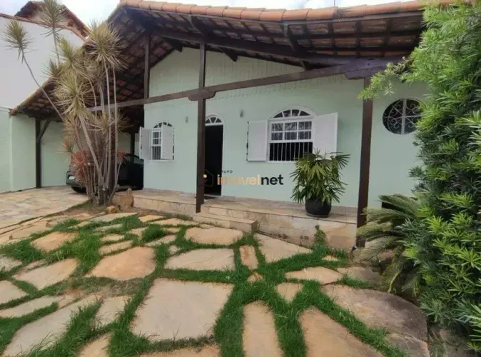 Casas para Locação com Churrasqueira e 5 quartos - Alípio de Melo