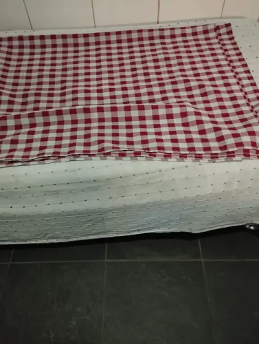 Estou vendendo um forro de mesa grande condições boa