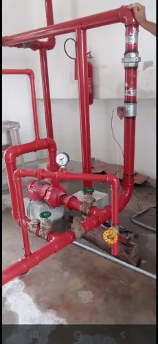 Encanador profissional da estalação ao acabamento