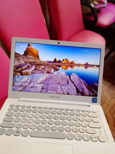 Notebook Samsung F30 Branco - semi novo