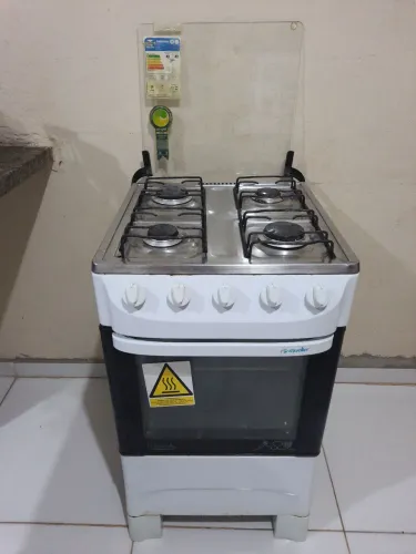 Vendo fogão Mueller único dono 4 bocas tudo funcionando tudo