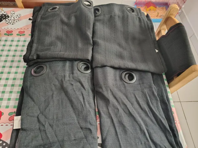 2 pares de cortina pretas