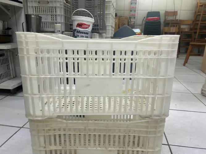 Vendo caixa plástica 20kg-unidade 70 reais