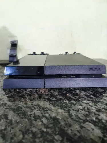 VENDO PS4 FAT + 2 CONTROLES + 4 JOGOS + BASE CARREGADORA<br><br>JOGOS + BASE CARREGADORA
