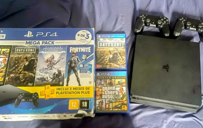 Vendo um ps4 slim na caixa com 2 jogos e 2 controles.