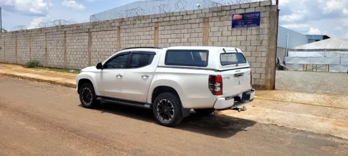 Capota de fibra nova L200 triton 2016 a 2024