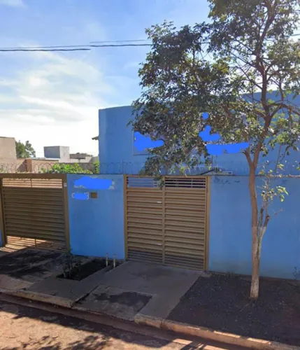 Terreno com salão comercial , 1 kitnet fundos , 3 banheiros , 1 quarto,  1 cozinha .