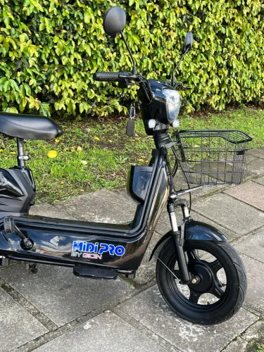 Scooter elétrica Midipro by Gicin