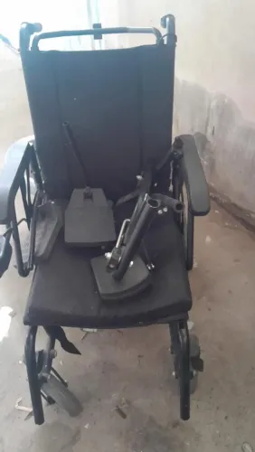 Vendo cadeira de rodas motorizada