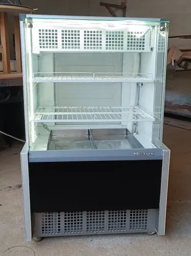 Vitrine Refrigerada GELOPAR GPEA 075R PR Confeitaria Dupla Função.