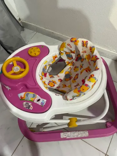 Vende-se andador infantil