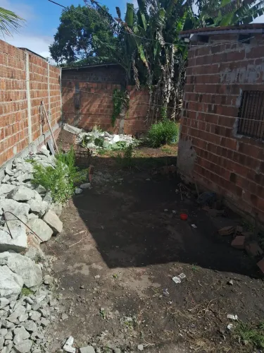 Vende-se casa com 2 terrenos