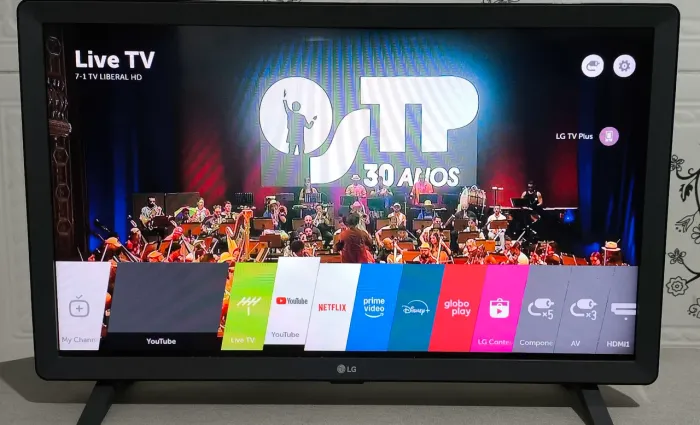 Vendo TV SMART LG 24"CABO E CONTROLE FUNCIONANDO PERFEITAMENTE, BEM CONSERVADA