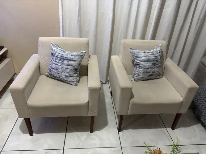 CONJUNTO DE POLTRONAS (BAIXO VALOR, FAÇA SUA PROPOSTA)