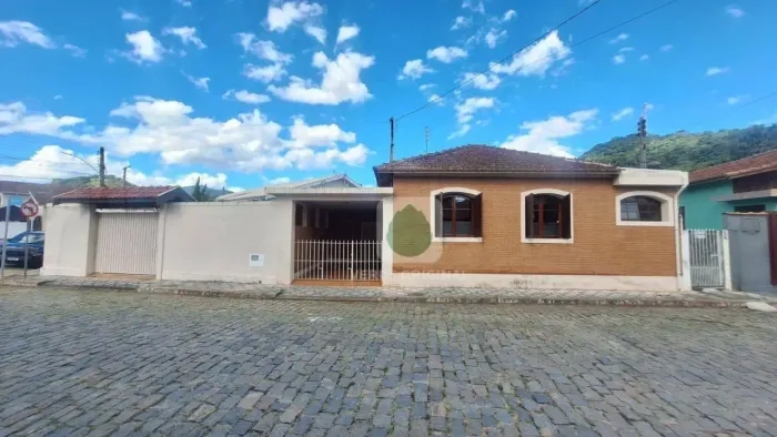 Casa com 3 dormitórios à venda, 199 m² por R$ 700.000,00 - Centro - São Bento do Sapucaí/S