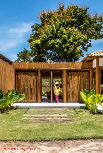 CASA EM CONDOMÍNIO RESIDENCIAL em PORTO SEGURO - BA, CARAIVA
