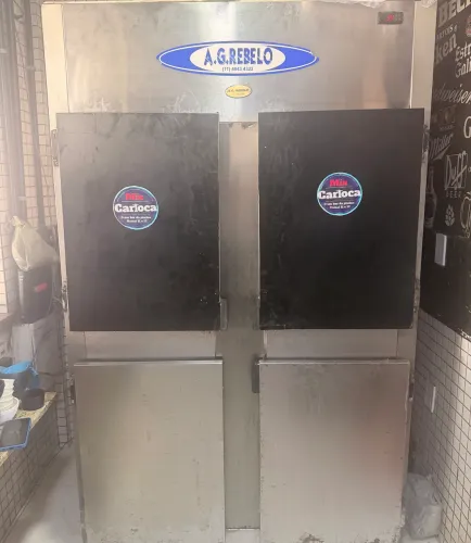 Vendo Refrigerador Comercial 4 portas 