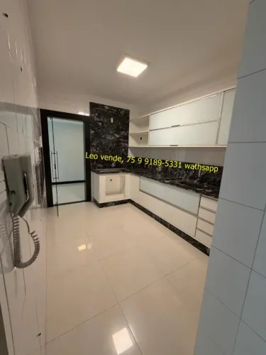 Leo vende, bairro Santa Mônica 2, com 3 suítes, closet, perto da Noide