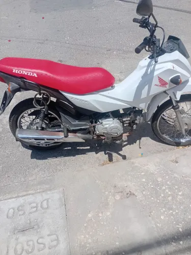 Moto pop bem cuidada e único dono 