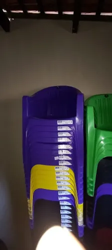 CADEIRAS DE PLÁSTICO 