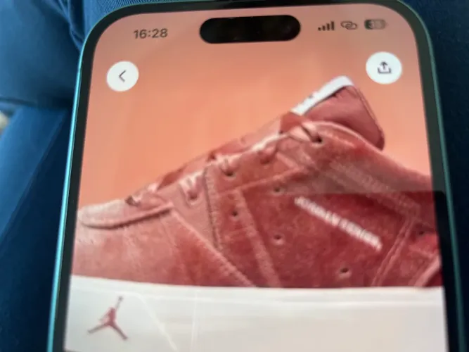 Tênis air jordan rosa aveludado