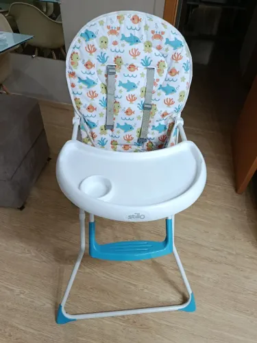 Cadeira de alimentação stilo, dobrável, semi nova.