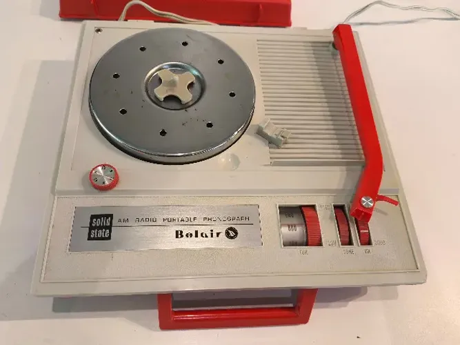 Vitrola Portátil Belair Anos 60/70 com Rádio AM - Raridade Vintage / LEIA A DESCRIÇÃO