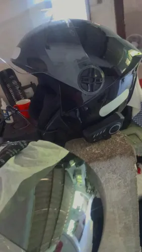 Capacete aberto com viseira cromada UV e fone