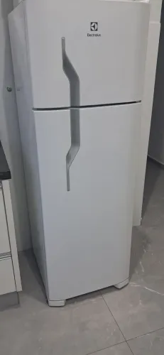 Geladeira Electrolux 260L 220v