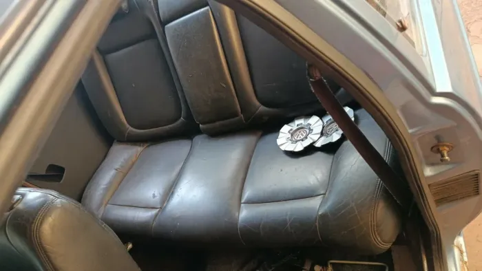 Vendo banco de couro estava adaptado no gol G2