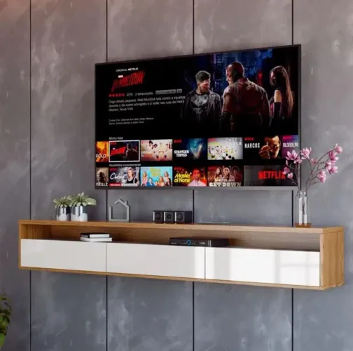 Vendo rack suspenso semi novo em ótimo estado de conservação.