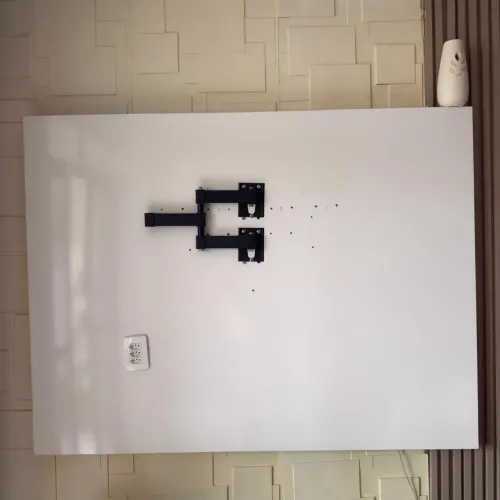 Painel de TV com suporte articulado