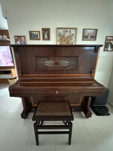 Piano Bechstein Vertical Modelo 1 (145cm)