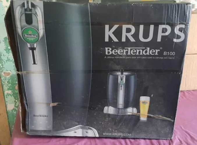 URGENTE  VENDO CHOPEIRA ELÉTRICA DA HEINEKEN NOVA  PARA BARRIL DE 5 LITROS 