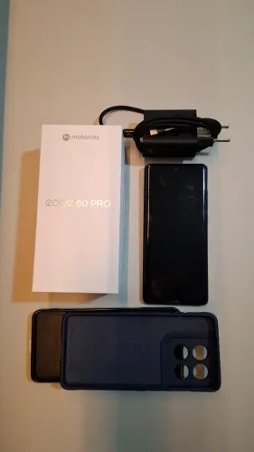 smartphone Motorola Edge 60 Pro - Em ótimas condições! Menos de um ano de uso.