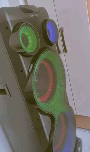Vende-se Caixa de Som Amplificada Polyvox Torre 2500W Preta XT-2212T