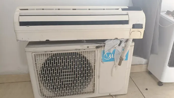 Ar-condicionado Split Midea 7.000 BTUs - 220V - Funcionando