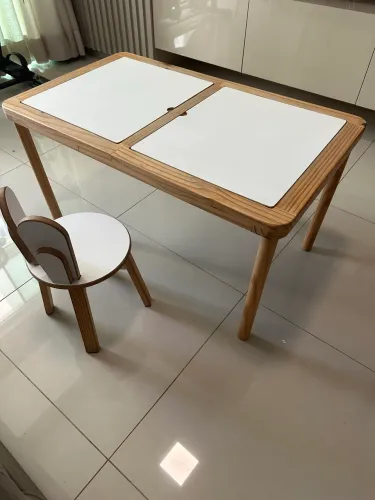 Mesa sensorial infantil com cadeira