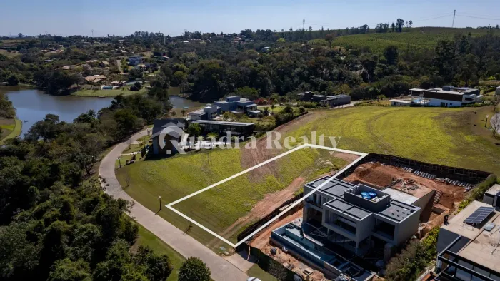 Terreno com vista privilegiada para a mata e perto do lago