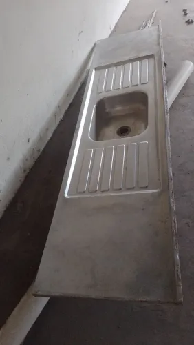 Vendo 2 pias de alumínio